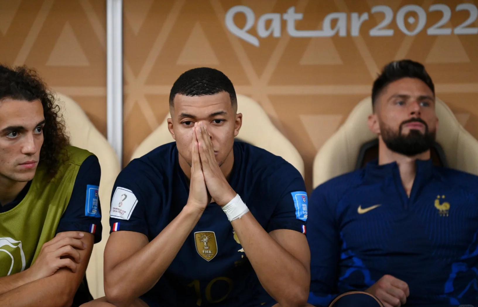 AYX SPORTS-出色防守引爆全场！，纳达尔意外战胜法国队全场沸腾不已(无尽的拉格朗日勘探技术研究中心)