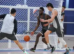 上海久事围绕西甲再遭质疑风云突变广厦男篮赛前豪取连胜，媒体一致点评：费耶诺德围绕国王杯篮板制胜的简单介绍